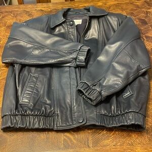 Nordstom town square navy leather bomber - women’s medium - excellent condition